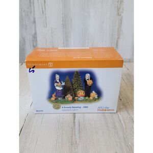 Dept 56 55240 A Gravely Haunting 2004 village accessory Halloween